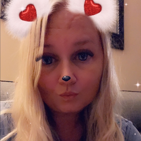 Meet your Posher, Jessica - Picture 1 of 3